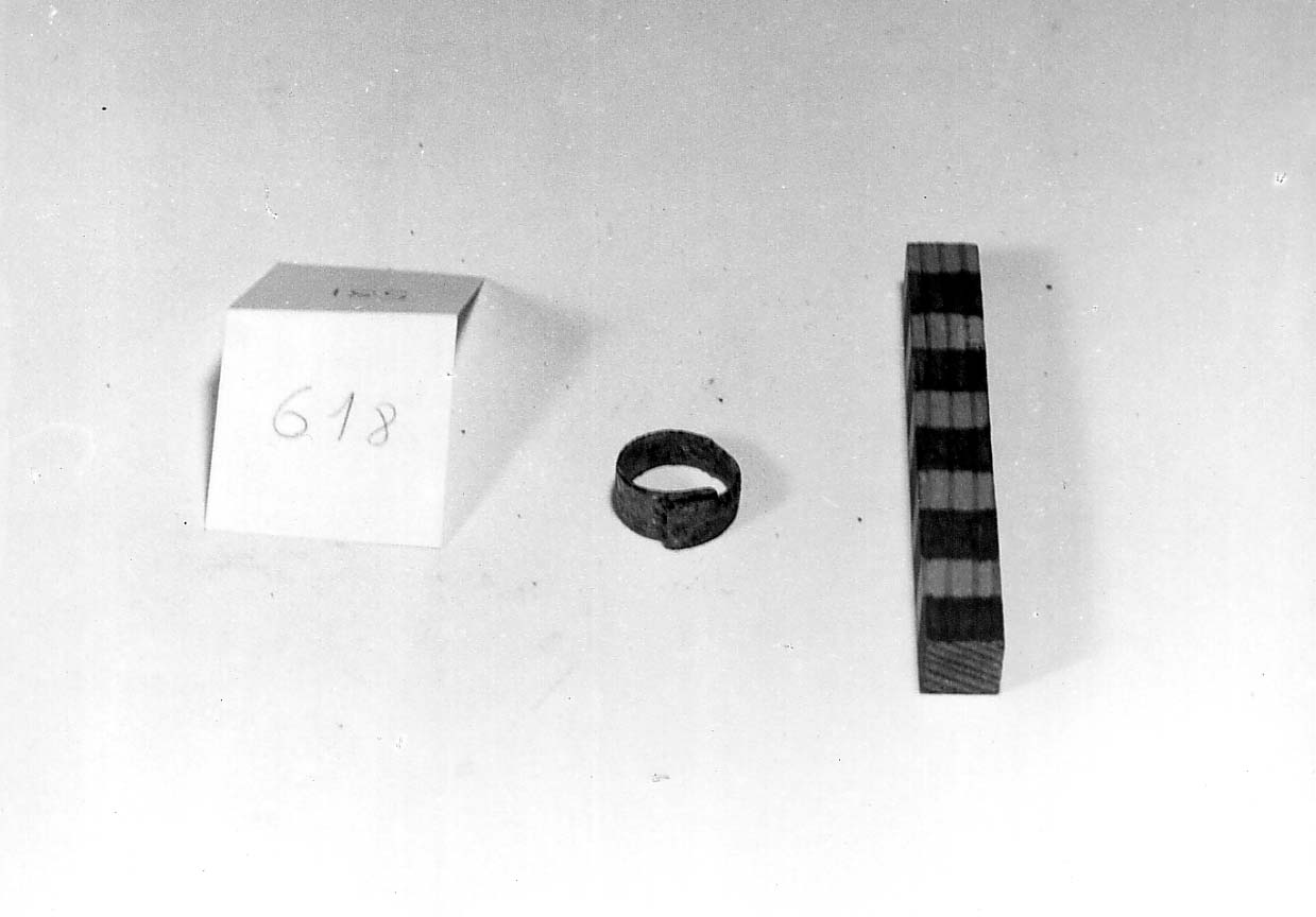 anello, Percossi Serenelli tipo 2 - fase Piceno IV (sec. VI a.C)