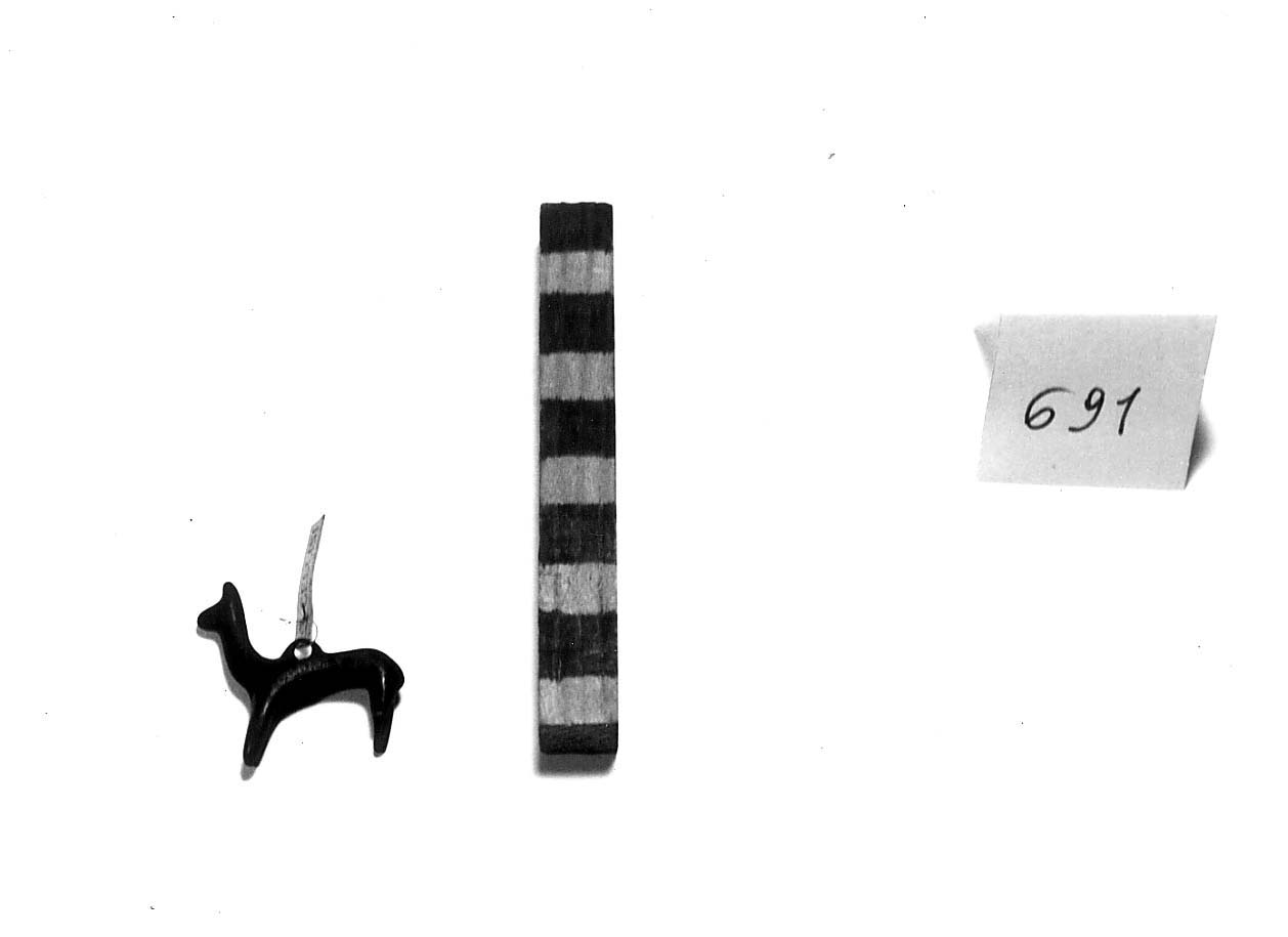 pendaglio a cavallino di non id, Percossi Serenelli tipo 16 b1 - fase Piceno IV A (prima metà sec. VI a.C)