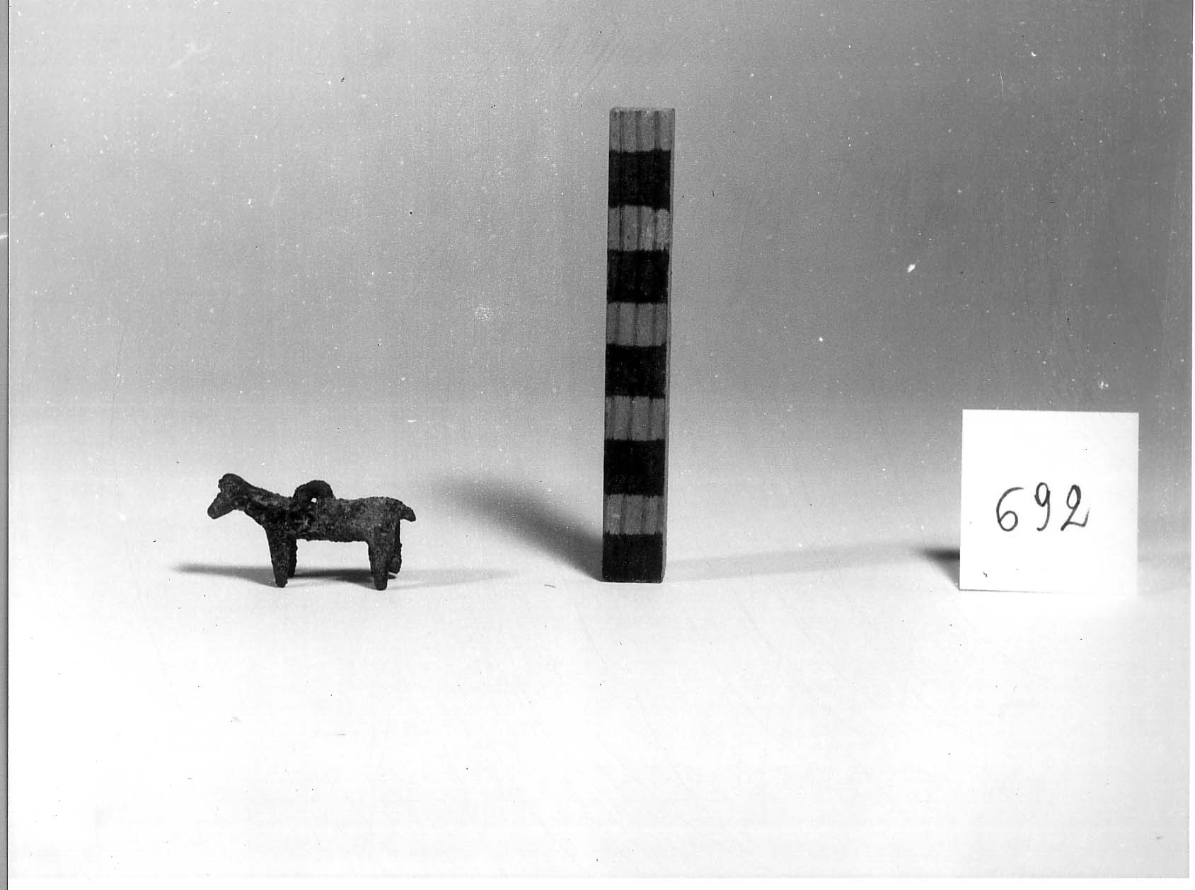 pendaglio a cavallino di non id, Percossi Serenelli tipo 16 b1 - fase Piceno IV A (prima metà sec. VI a.C)