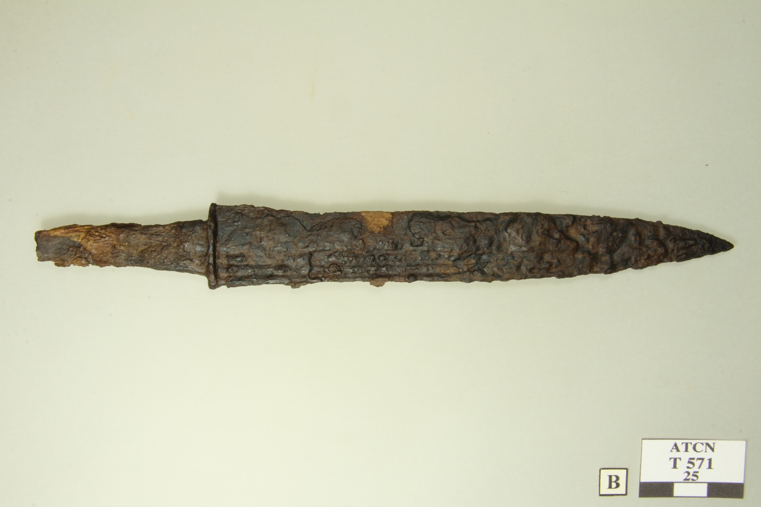 SINGOLO OGGETTO/ coltello, Alto Medioevo