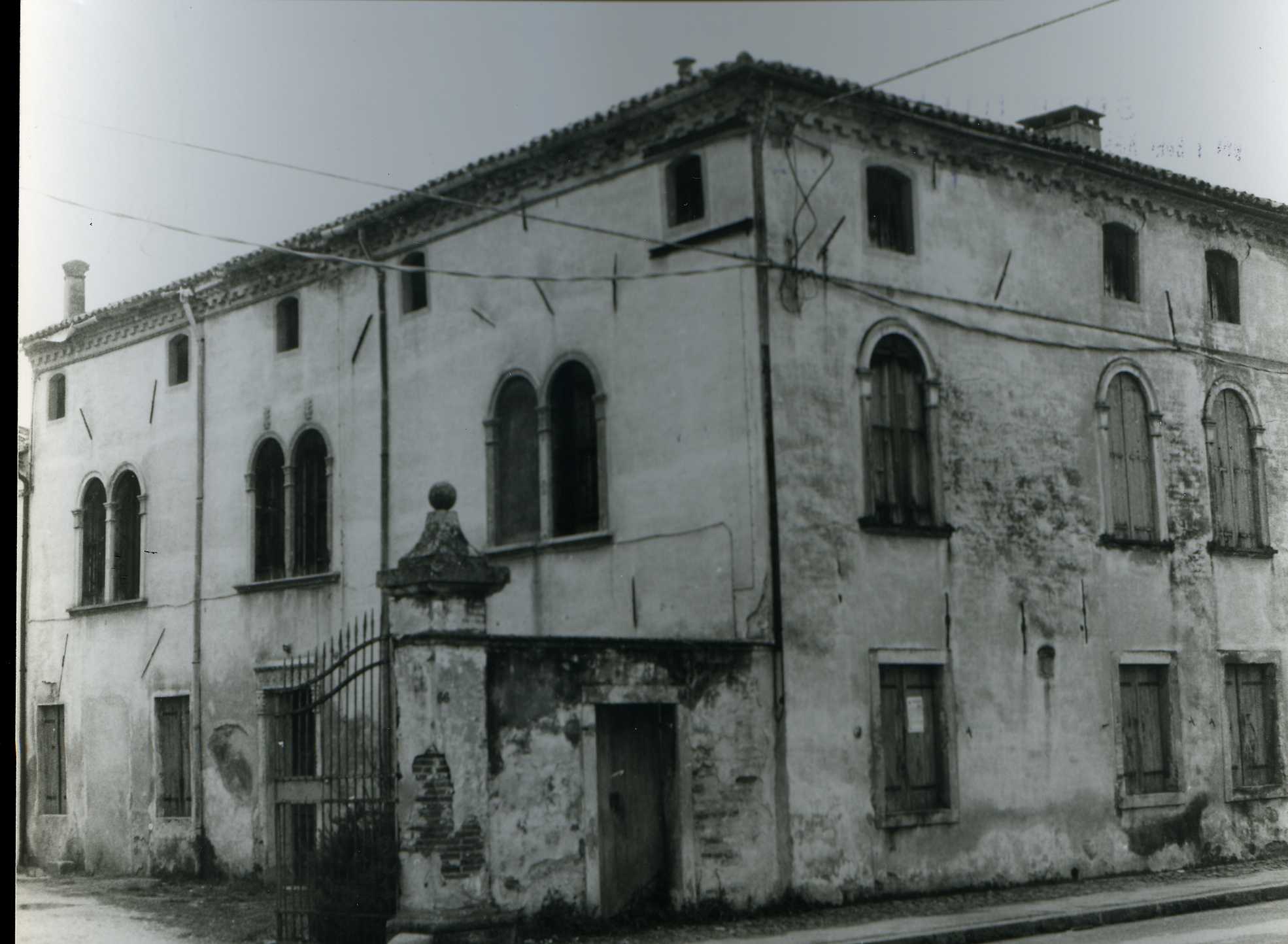 Casa Berton/ Giacomuzzi (casa, padronale) - Noventa Vicentina (VI)  (XV)