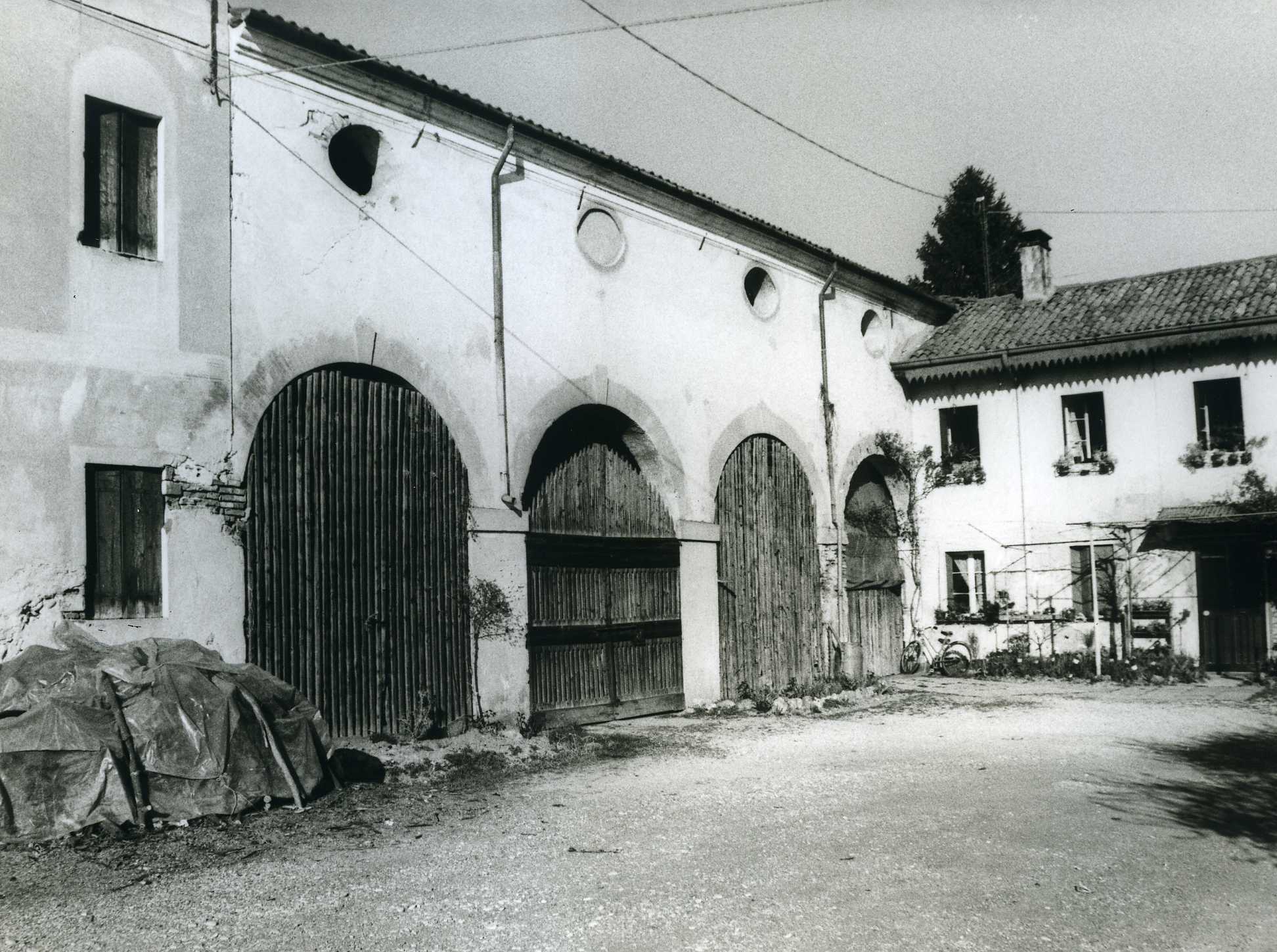 barchessa, rurale - Pozzoleone (VI)  (XVIII, prima metà)