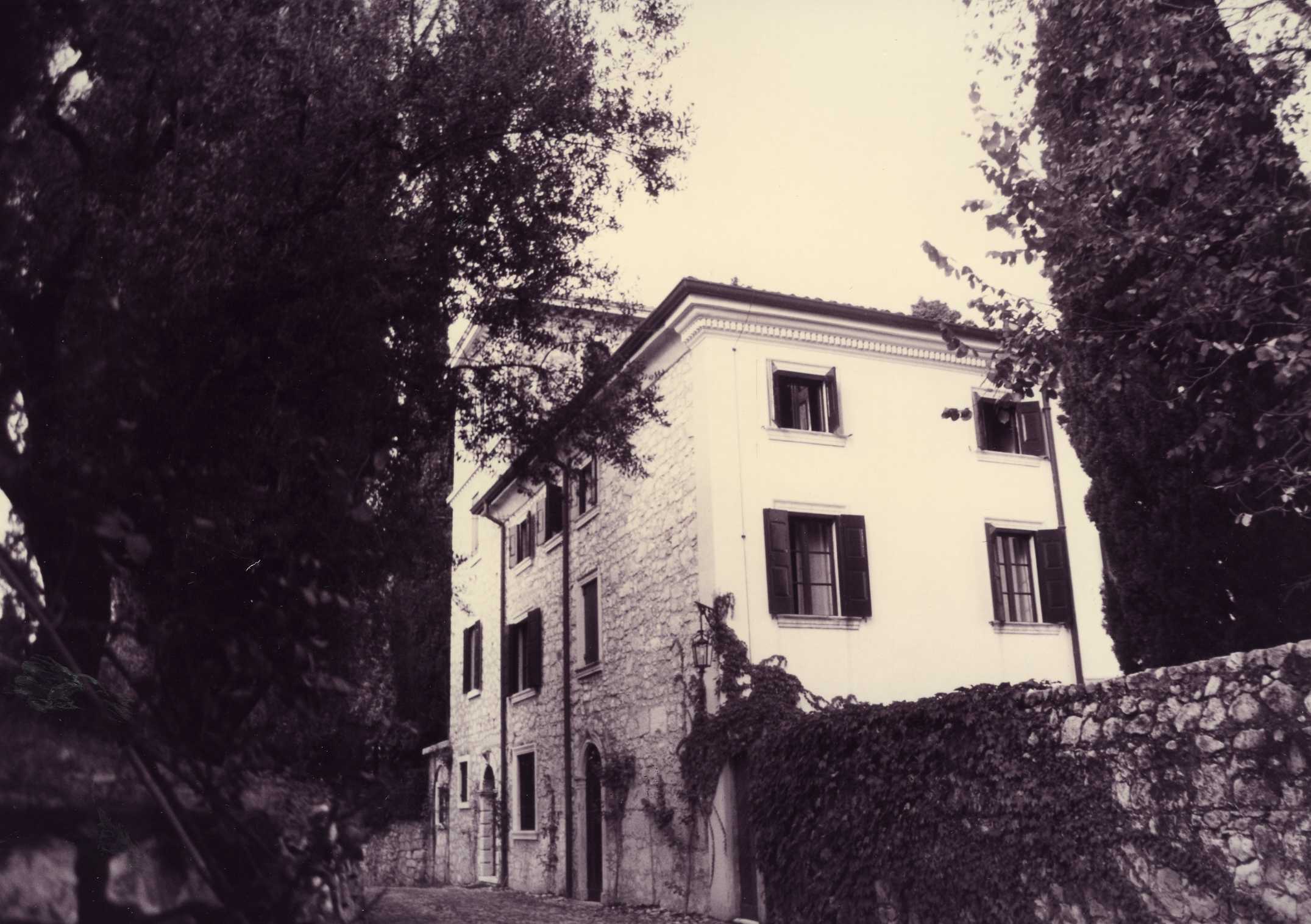 villa trabucchi (villa, padronale) - Illasi (VR)  (XIX, metà)