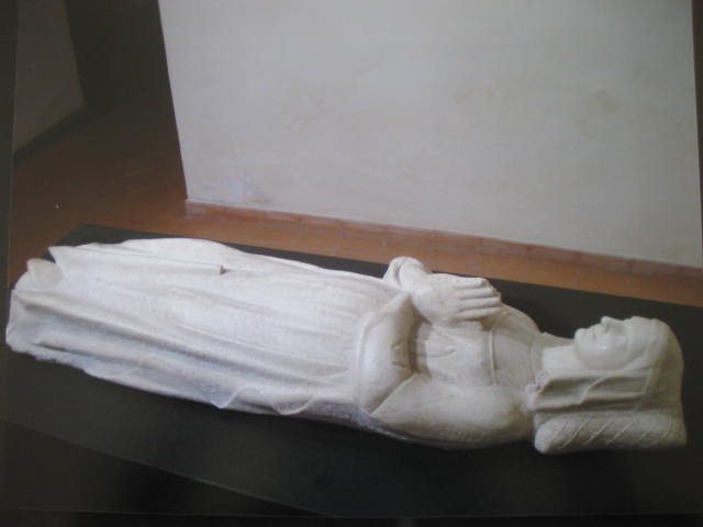 Caterina de Valdemonte giacente (scultura, elemento d'insieme) - bottega francese (fine/ inizio XIII-XIV)
