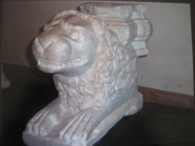 leone stiloforo (scultura, elemento d'insieme) - bottega Italia meridionale (seconda metà XIV)