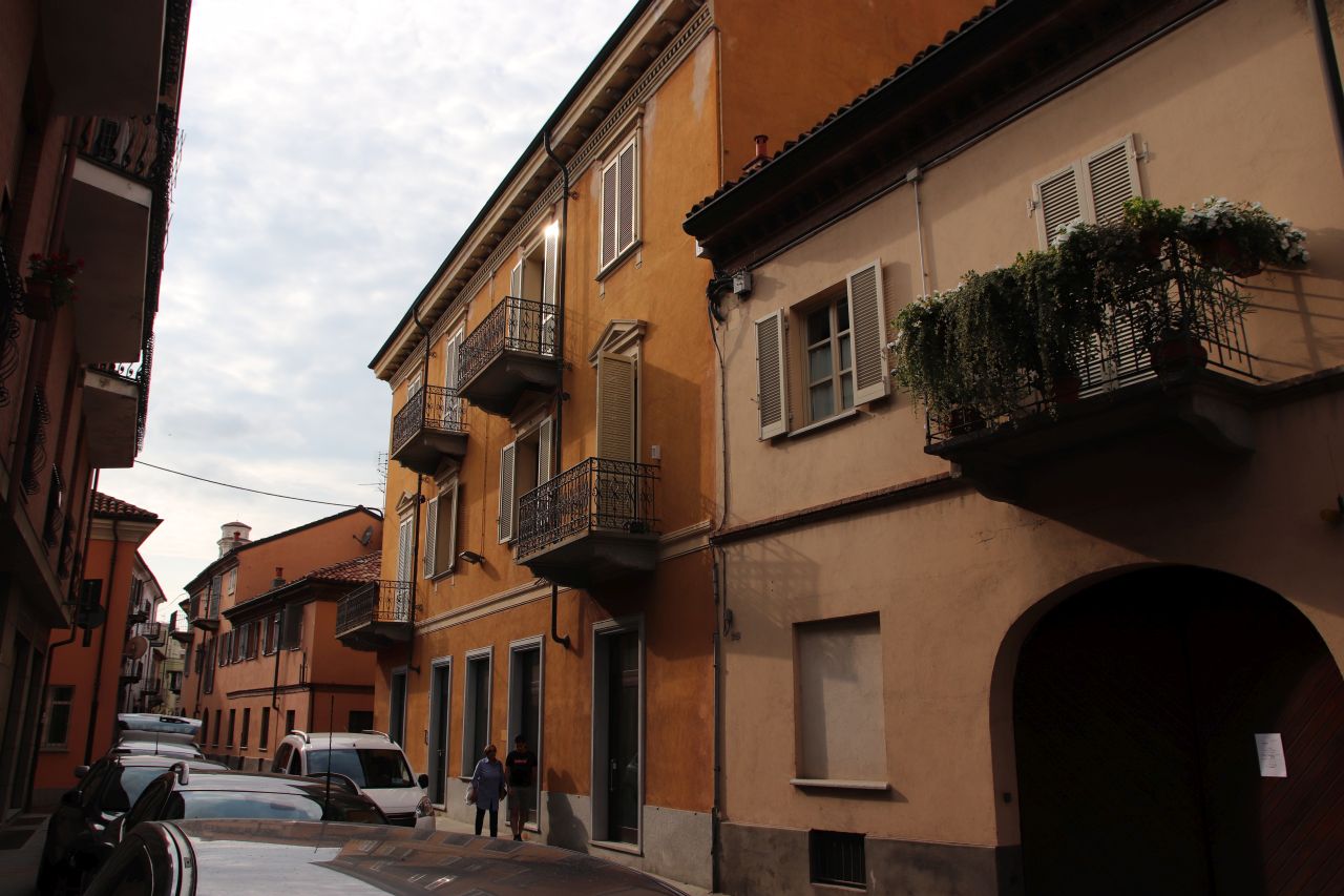 [Casa in Via Paruzza, 9] (casa) - Alba (CN)  (XVIII, fine)