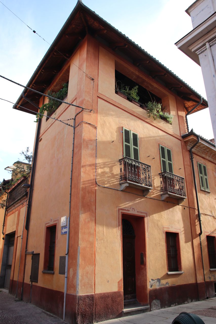 [Casa in Via Gioberti, 4] (casa, a torre) - Alba (CN)  (XIV)