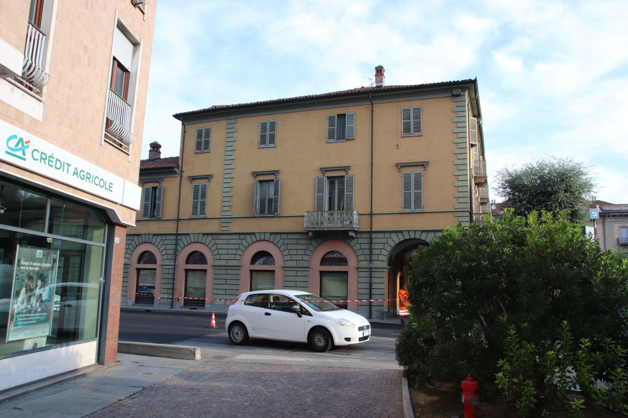 [Palazzina in Piazza Michele Ferrero] (palazzina) - Alba (CN)  (XIX)