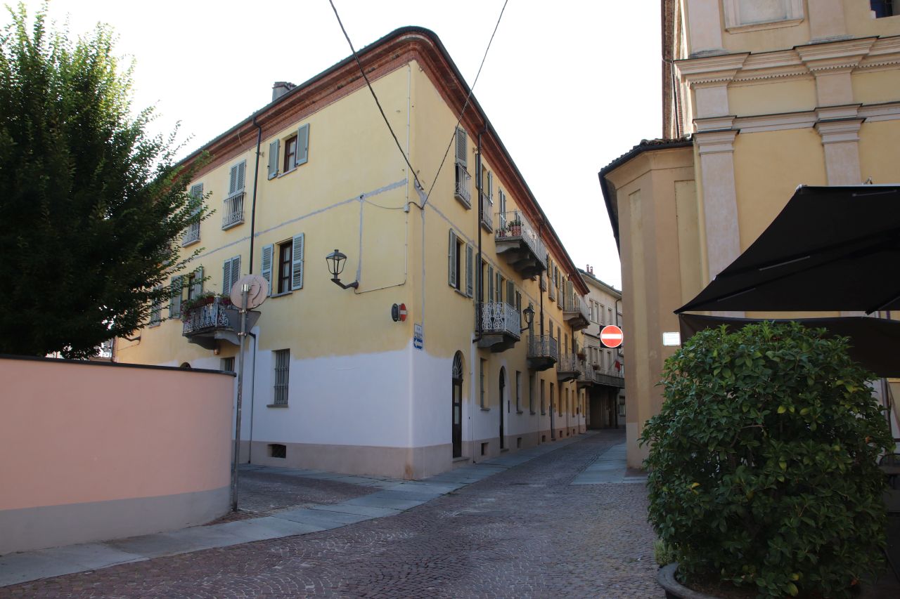 [Casa in Via Manzoni, 18] (casa) - Alba (CN)  (XVIII; XIX; XIX)