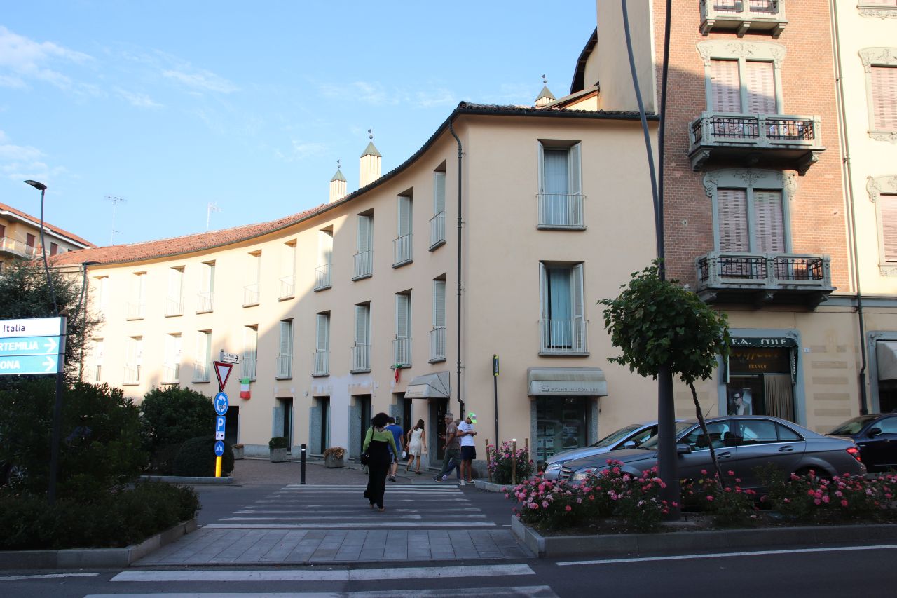 [Case in Piazza Michele Ferrero, 11] (casa) - Alba (CN)  (XIX)