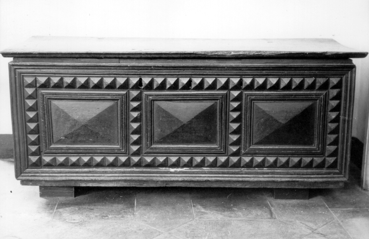 cassapanca, opera isolata - bottega Italia centrale (seconda metà sec. XV)