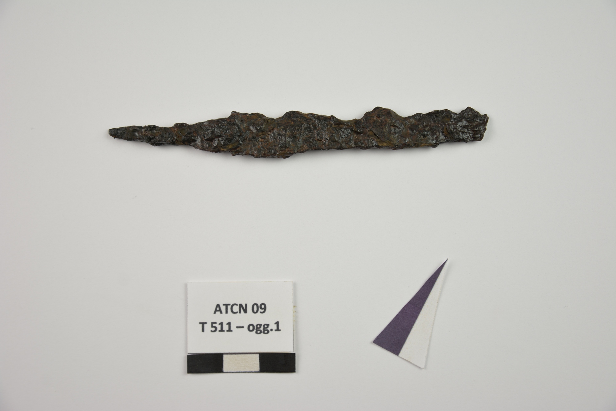 SINGOLO OGGETTO/ coltello, PERIODIZZAZIONI/ Storia/ Eta' medievale/ Alto Medioevo