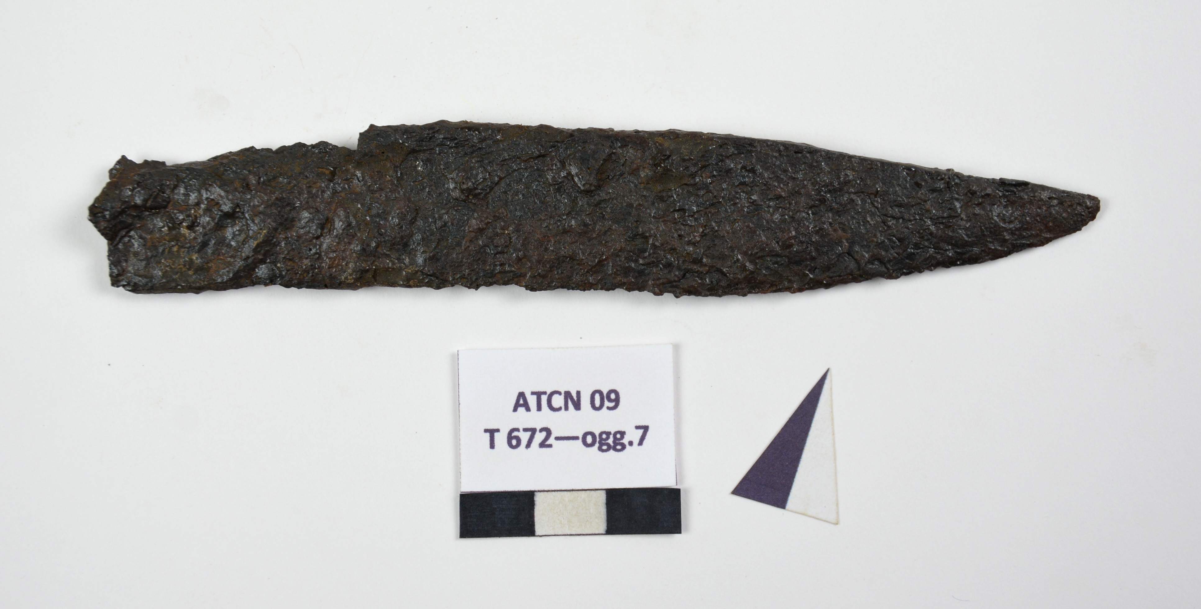 SINGOLO OGGETTO/ coltello, PERIODIZZAZIONI/ Storia/ Eta' medievale/ Alto Medioevo