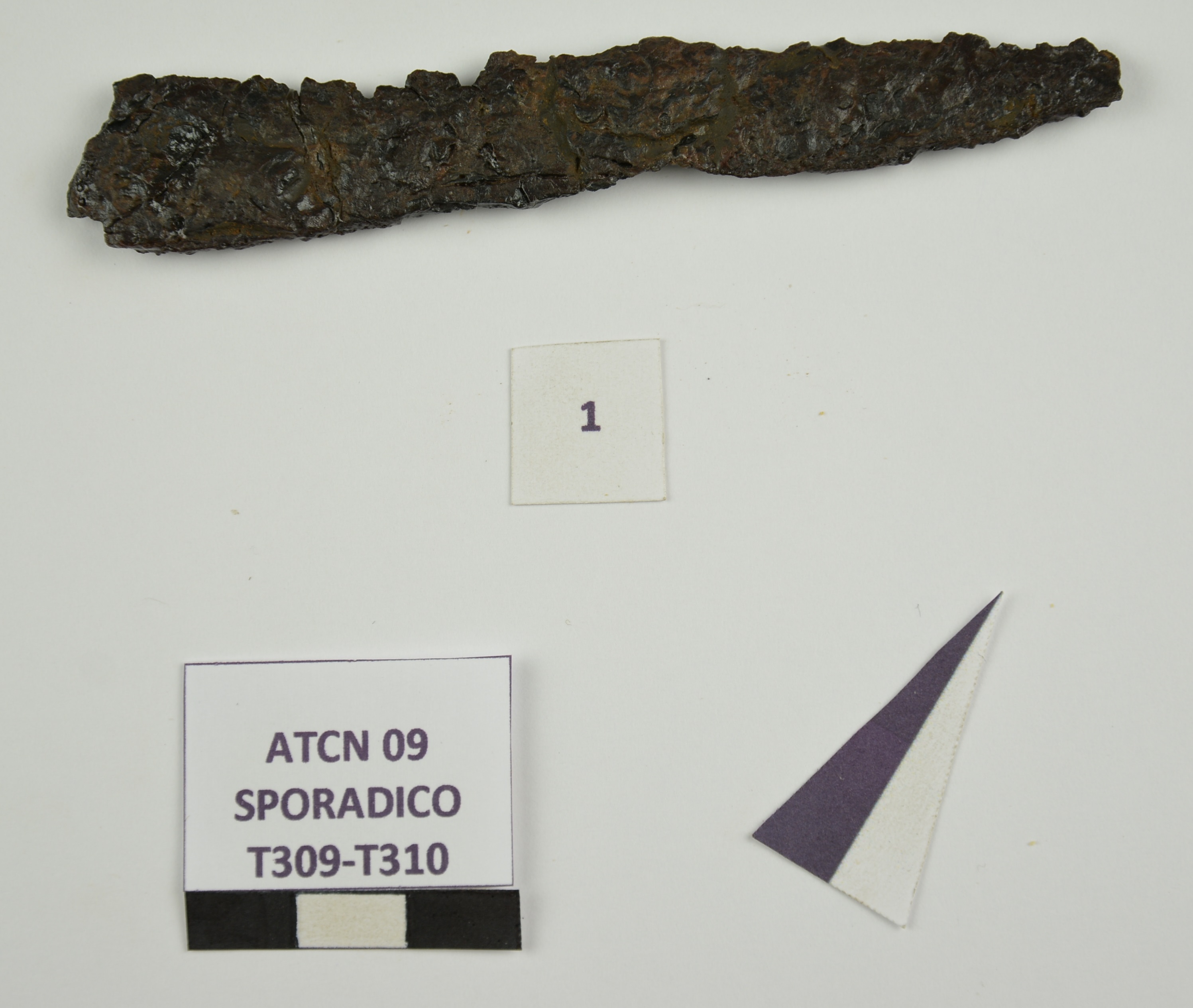 SINGOLO OGGETTO/ coltello, PERIODIZZAZIONI/ Storia/ Eta' medievale/ Alto Medioevo