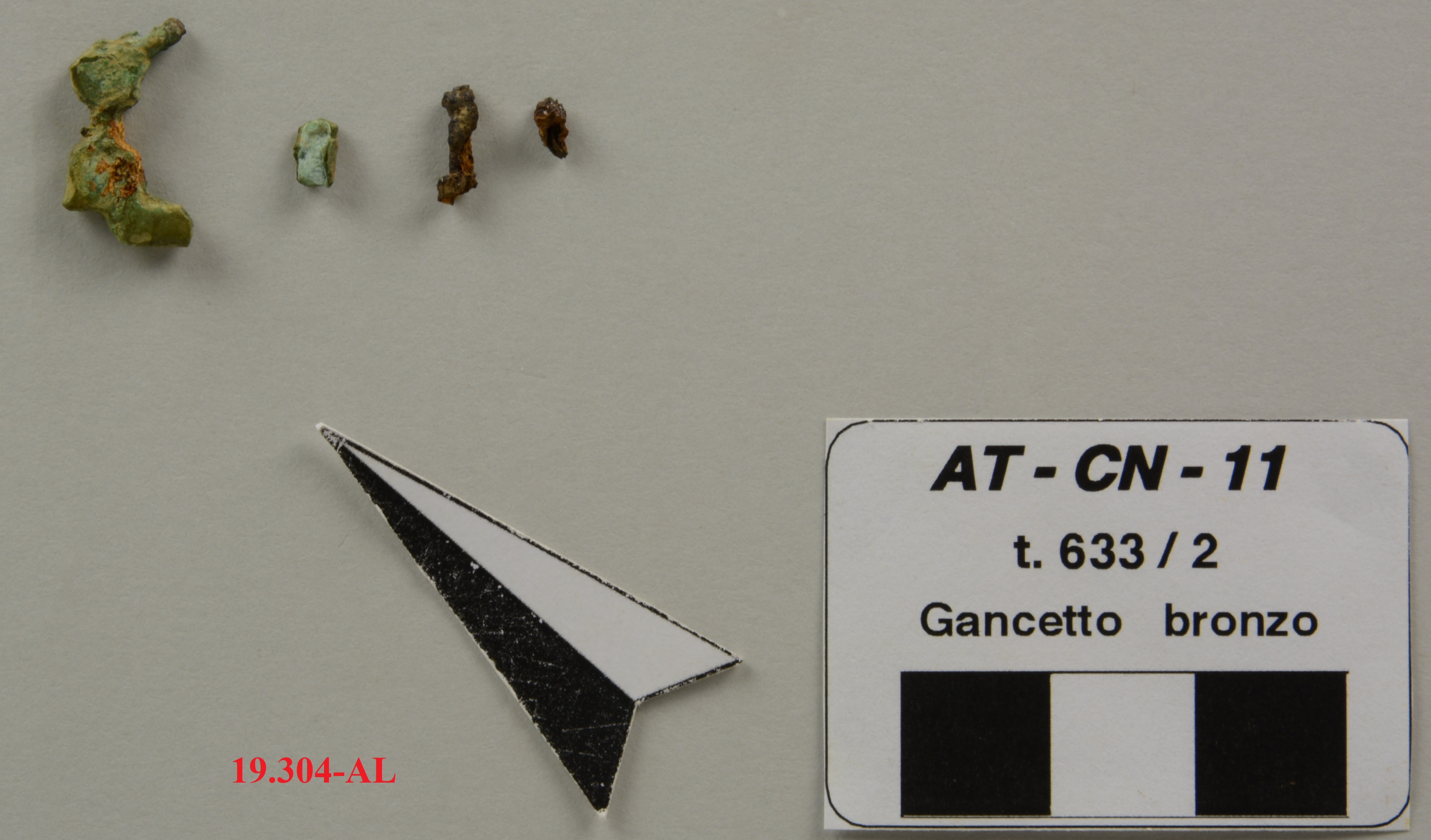 SINGOLO OGGETTO/ fibbia, PERIODIZZAZIONI/ Storia/ Eta' medievale/ Alto Medioevo