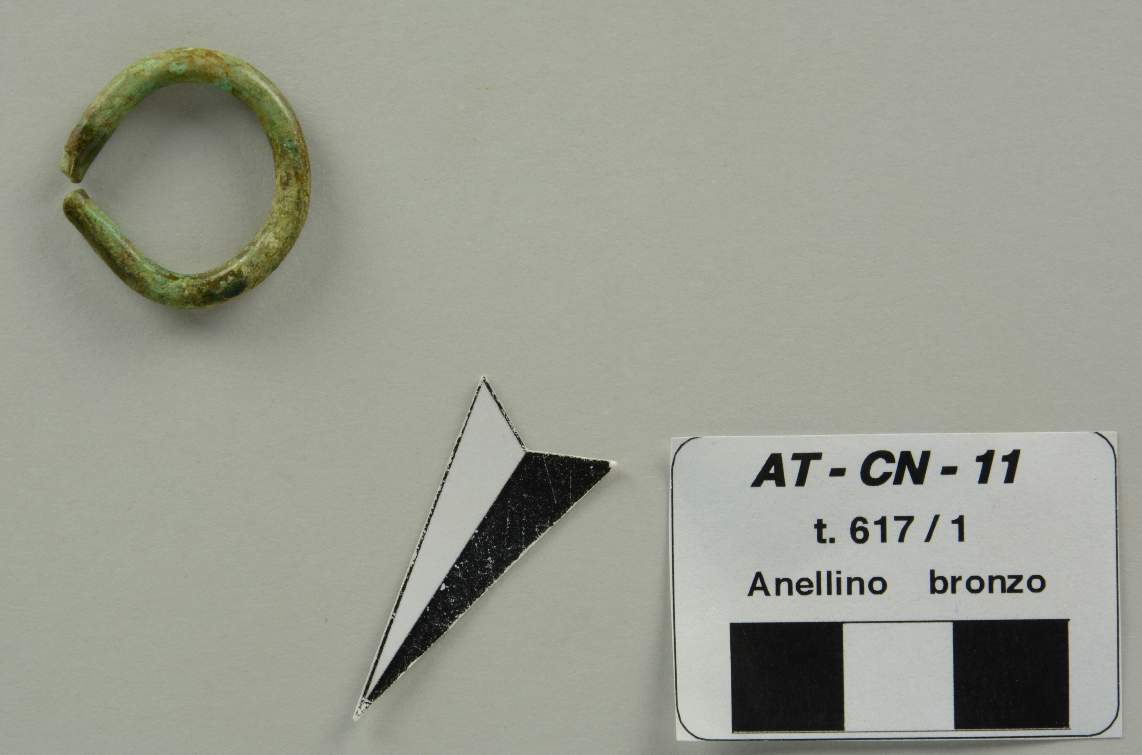 SINGOLO OGGETTO/ anello, PERIODIZZAZIONI/ Storia/ Eta' medievale/ Alto Medioevo