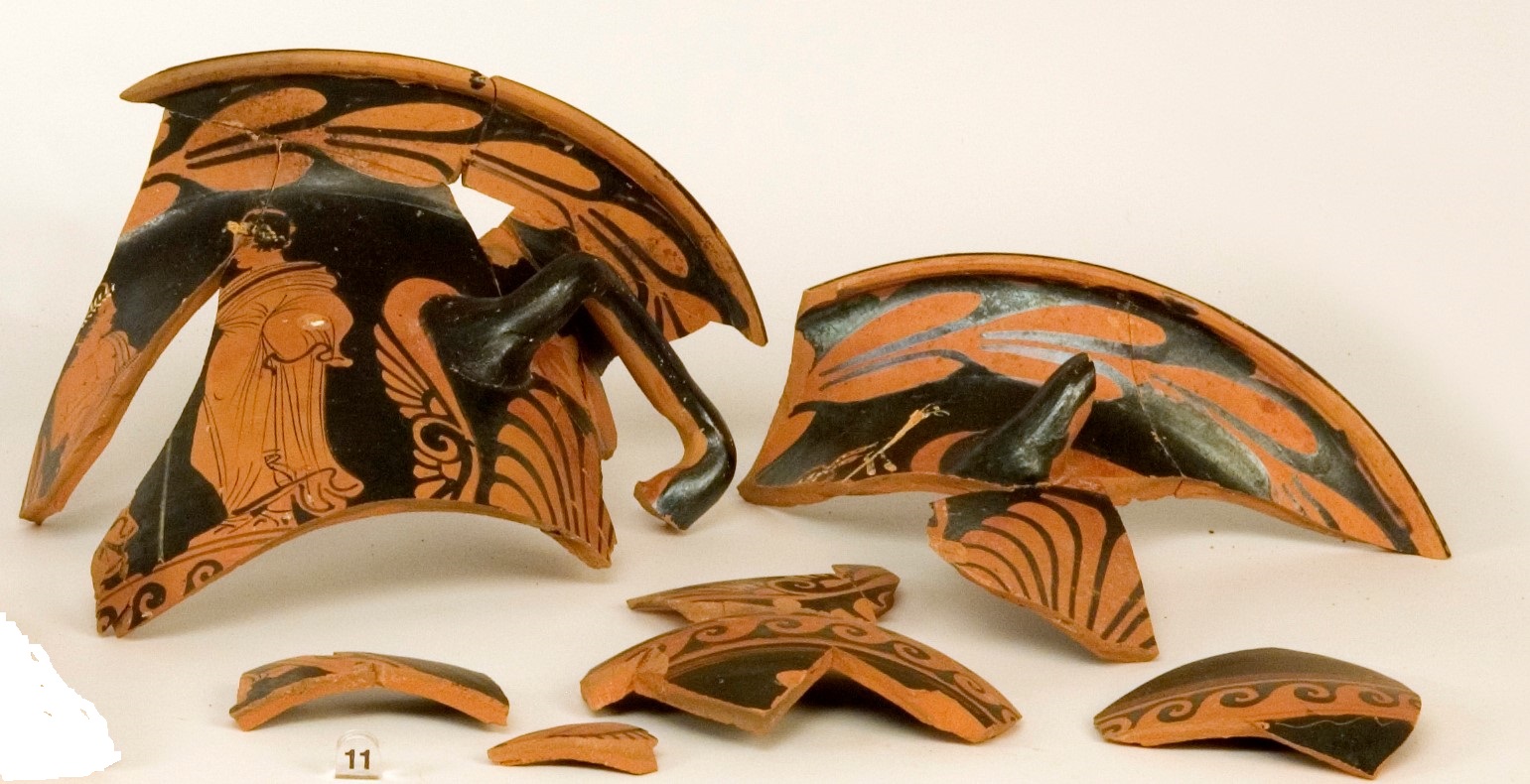 cratere, Frammenti di CRATERE A FIGURE ROSSE (primo quarto IV a.C)