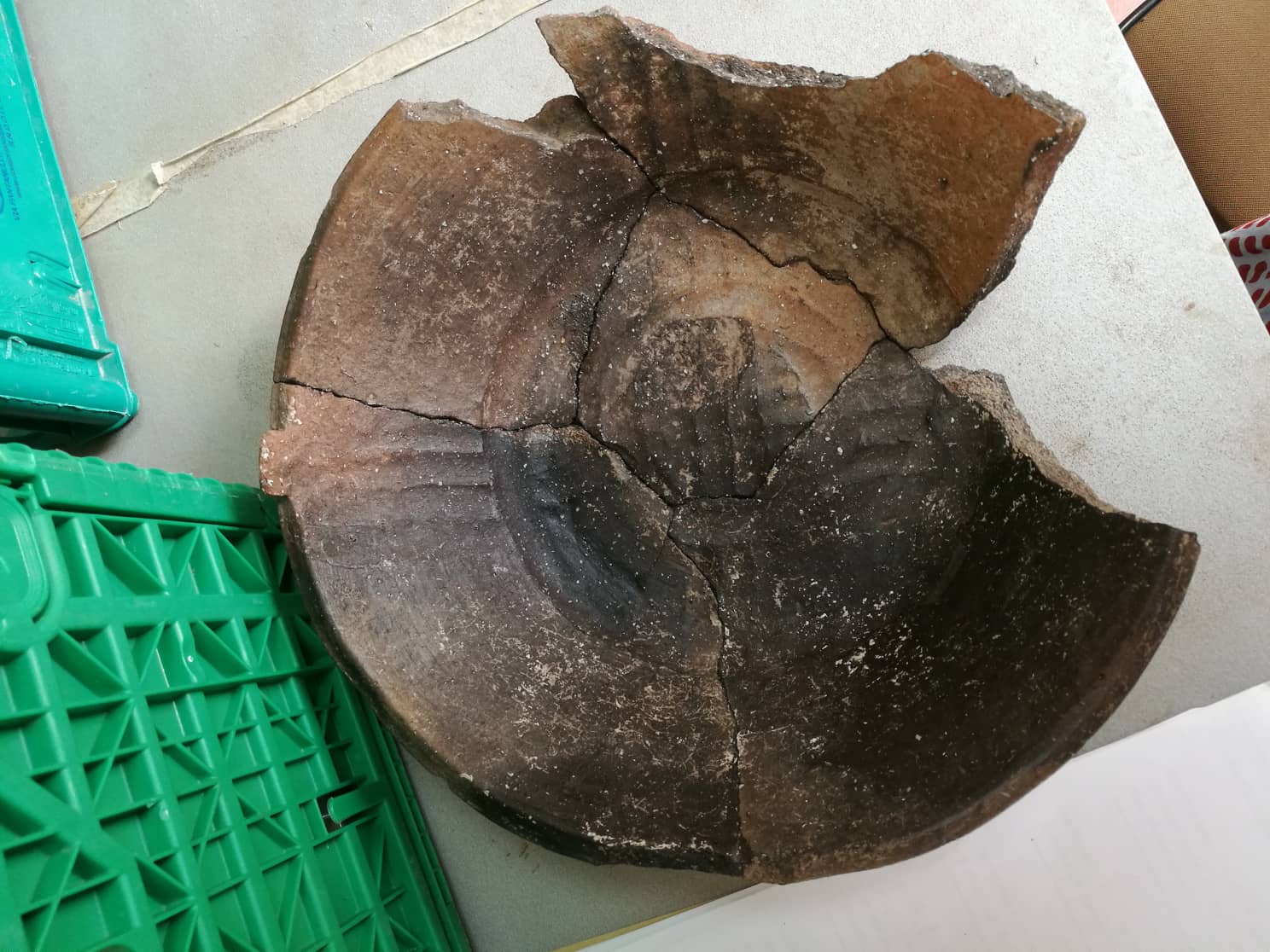 SINGOLO OGGETTO/ piatto/bacile, SECOLI/ ARCHI DI SECOLI/ VI a.C.-V a.C