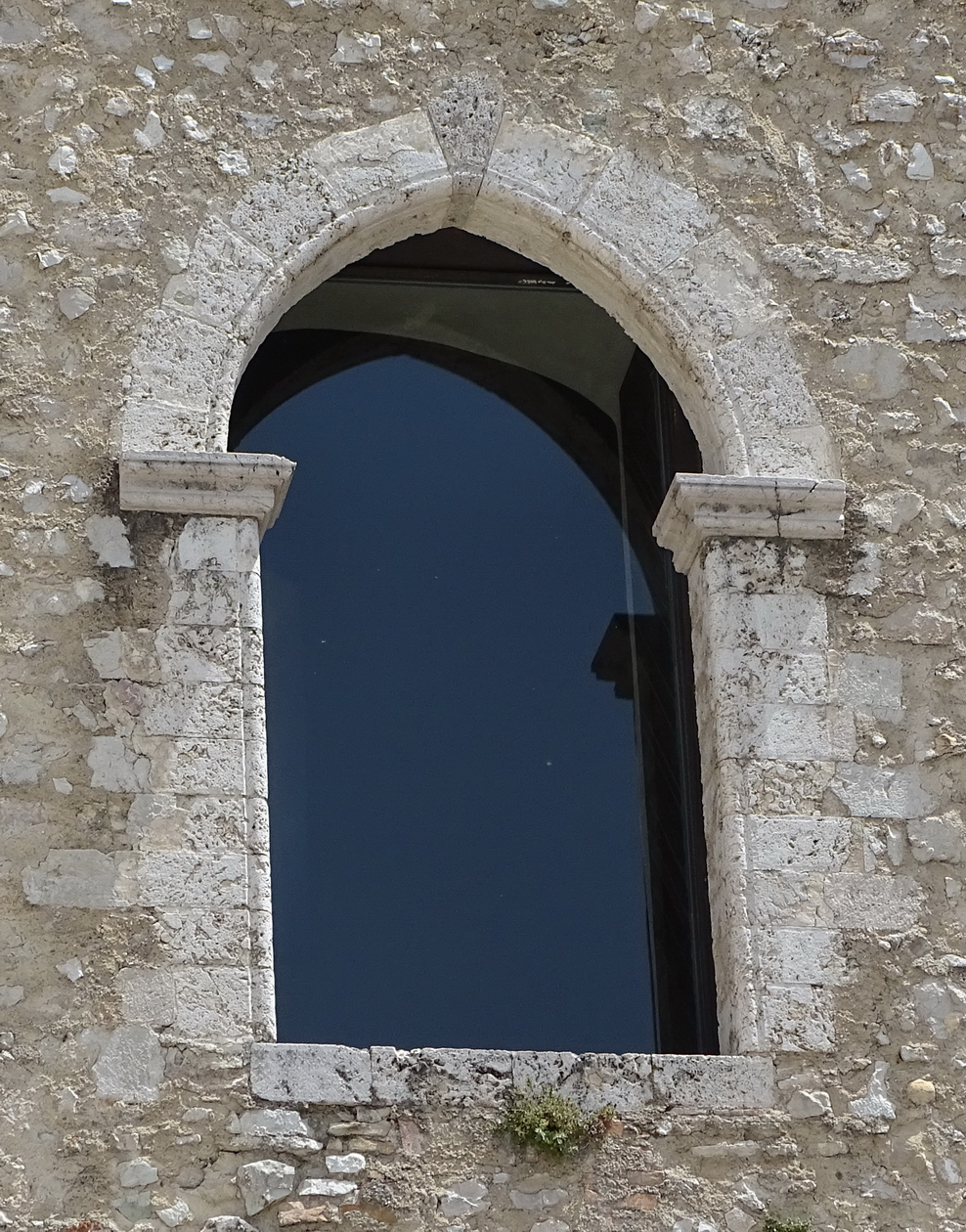 finestra, a sesto acuto - ambito Italia centrale (sec. XIV)