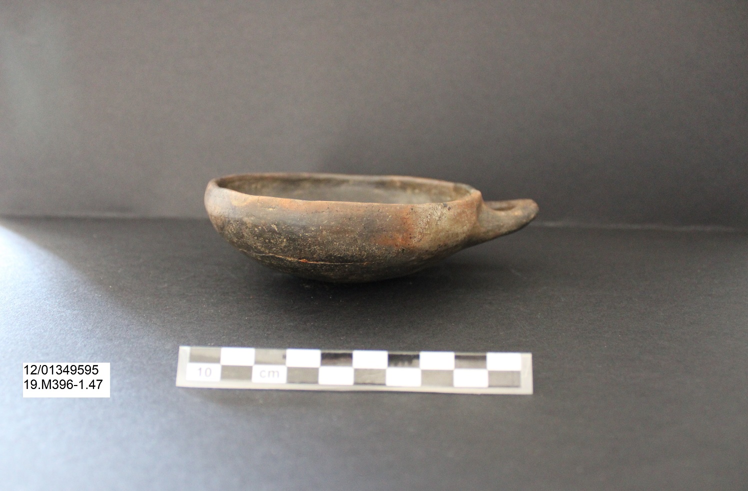 scodella, Scodella monoansata ad orlo rientrante - Ambito laziale (PERIODIZZAZIONI/ Protostoria/ Eta' del Ferro)