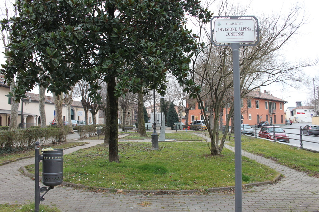 giardino, commemorativo/ ai caduti di tutte le guerre, Giardini Divisione Alpina Cuneense - ambito piemontese (XX)