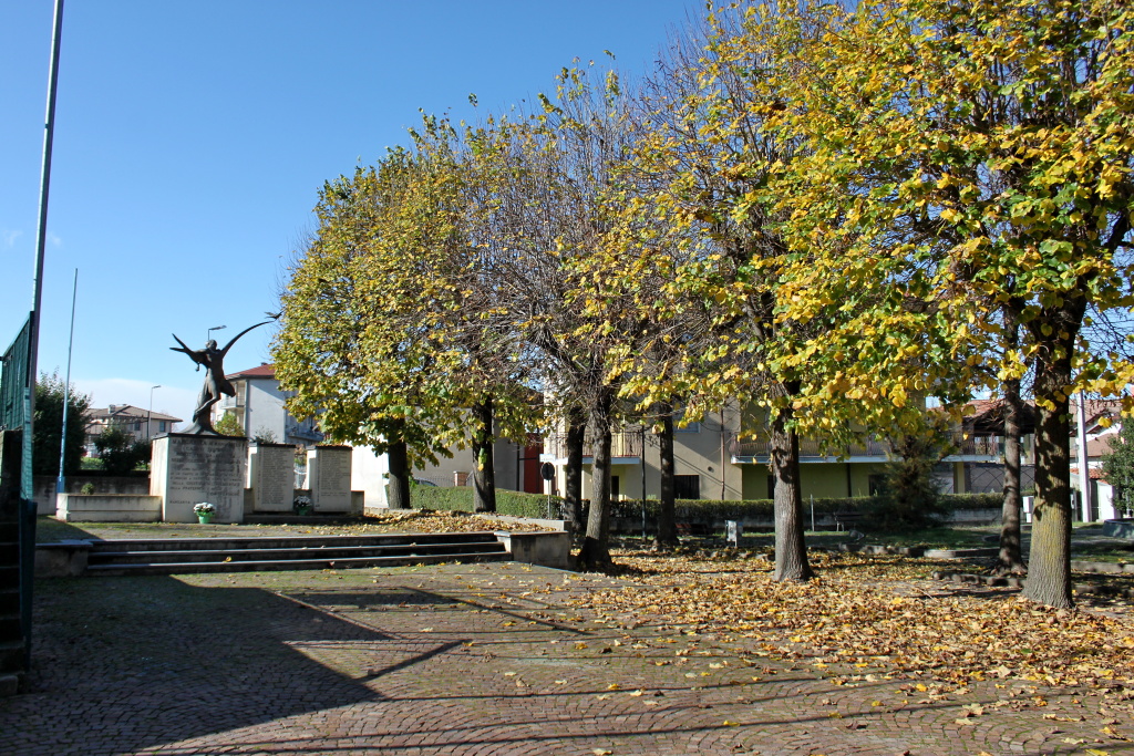 monumento ai caduti, a basamento, Monumento ai caduti della prima e della seconda guerra mondiale di Cocito, Paolo - ambito piemontese (XX, XX, XX)