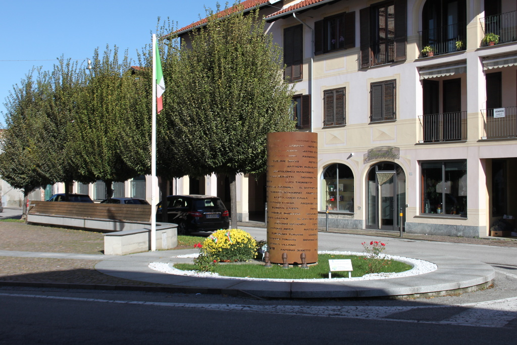 monumento ai caduti, Monumento commemorativo ai caduti della prima e della seconda guerra mondiale - ambito piemontese (XXI)