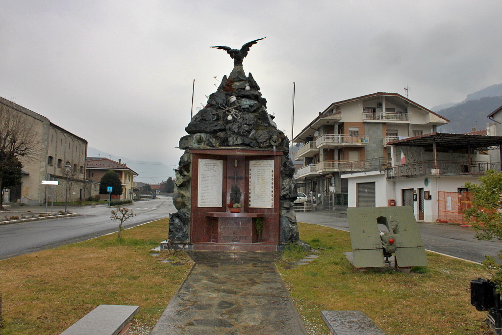 monumento ai caduti, a montagna figurata, Monumento ai caduti della prima e della seconda guerra mondiale - ambito piemontese (XX)