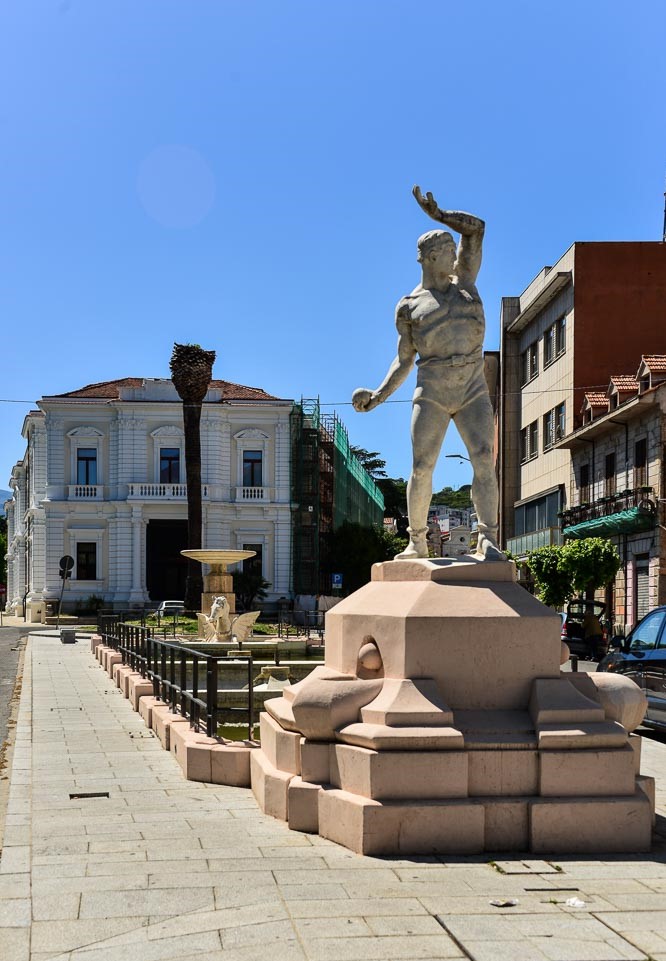fontana, elemento d'insieme di Fratelli Peluso, Società Anonima (scuola), Bortone, Antonio (maniera) - ambito Italia meridionale (secondo quarto XX)
