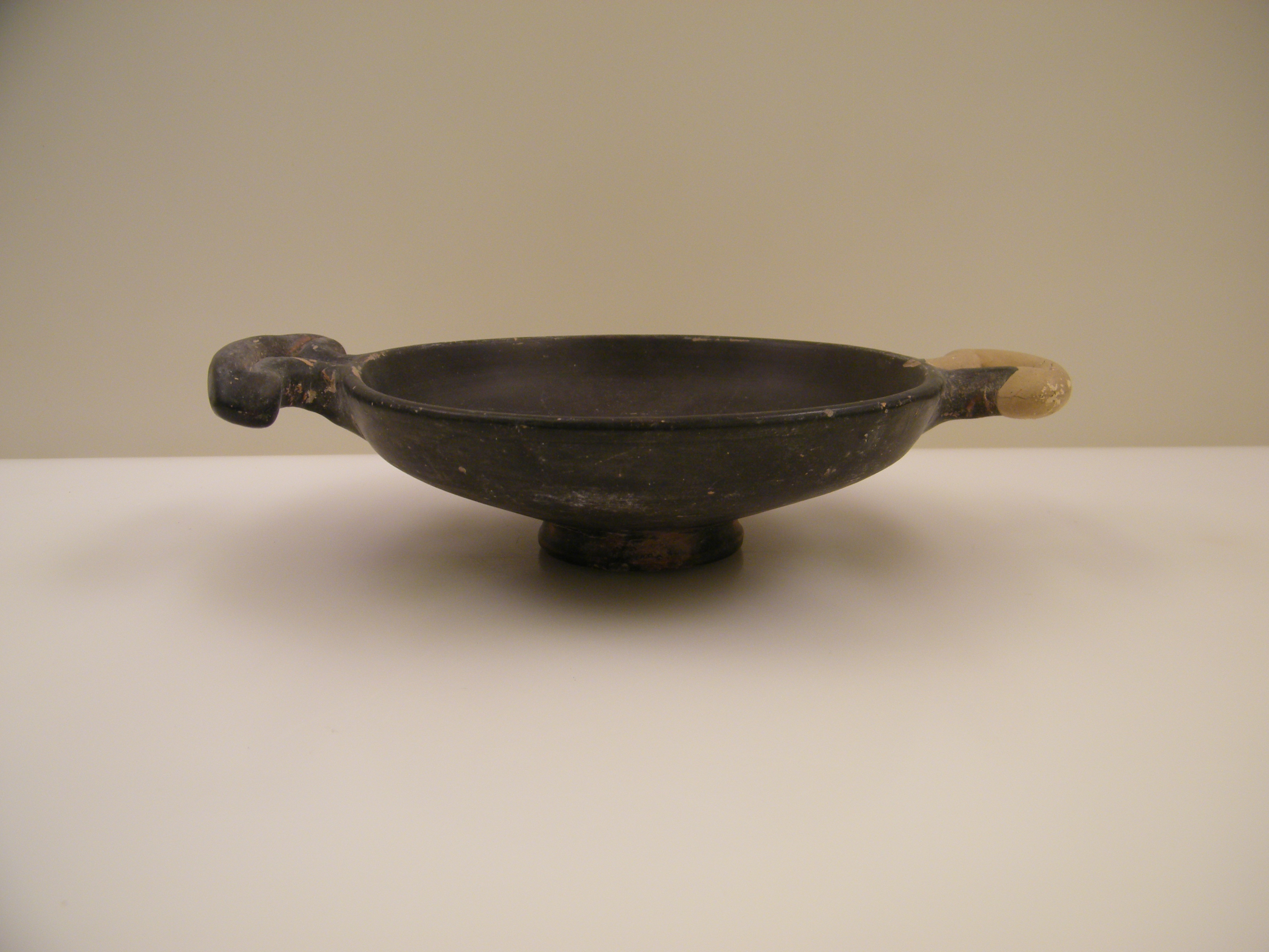 SINGOLO OGGETTO/ kylix, SECOLI/ II a.C