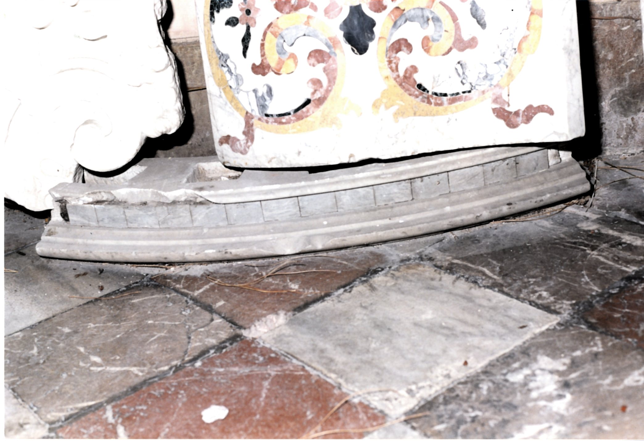 cornice a impostazione architettonica - ambito messinese (XVI-XVIII)