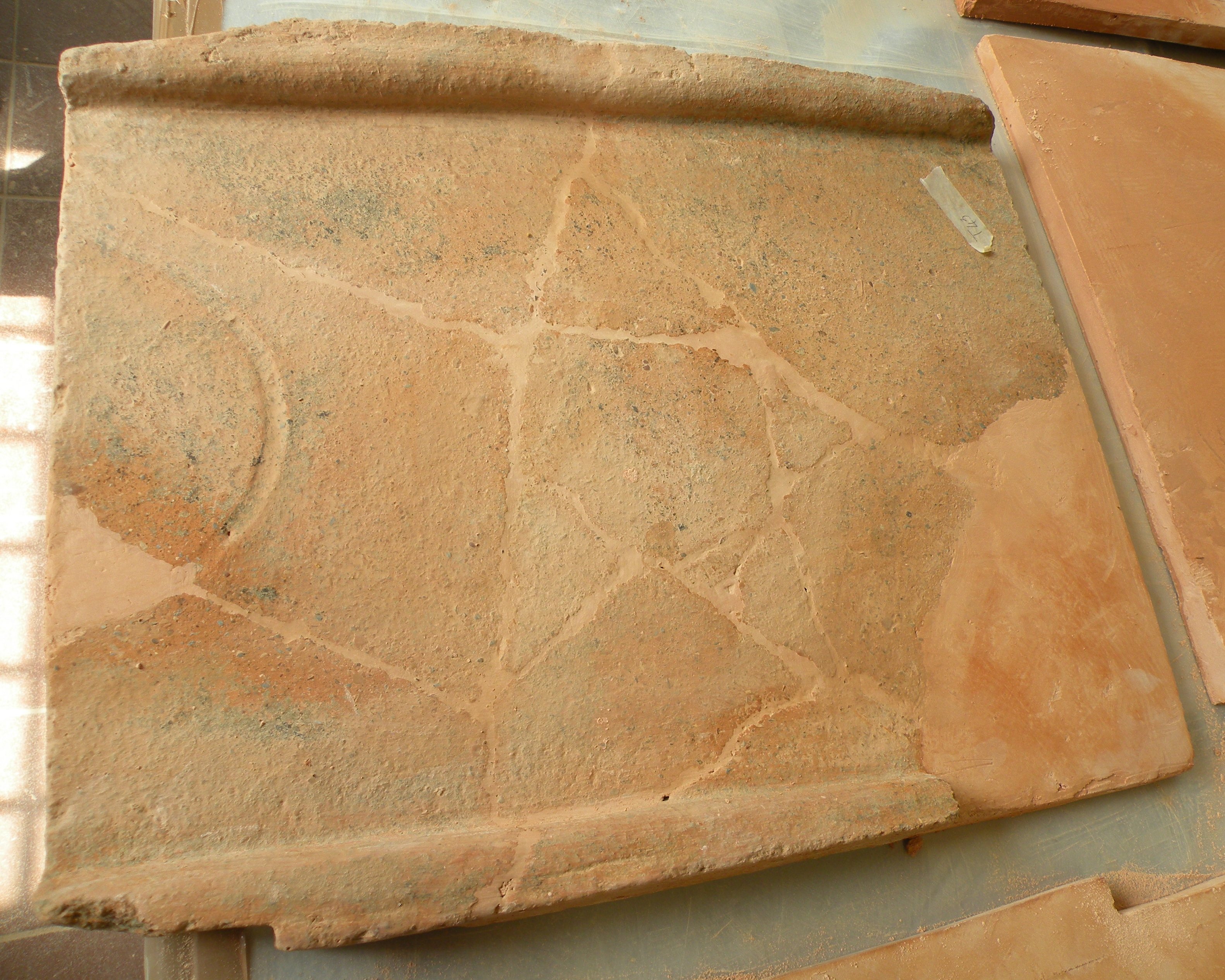 SINGOLO OGGETTO/ tegola, V sec. a. C