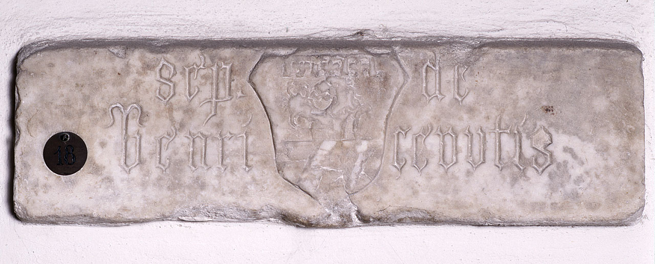 stemma gentilizio della famiglia Benricevuti (lapide tombale) - manifattura toscana (seconda metà sec. XVI)