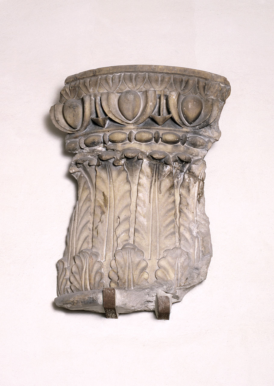 capitello, frammento di Michelozzi Michelozzo (bottega) (sec. XV)