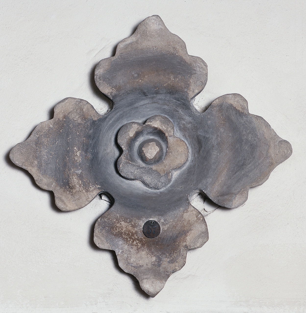 fiore (rilievo) - bottega toscana (seconda metà sec. XV)