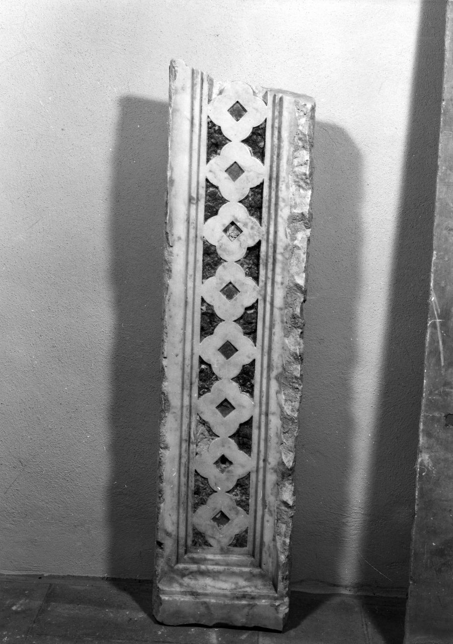 motivo decorativo geometrico (cornice architettonica, frammento) di Talenti Francesco (bottega) (seconda metà sec. XIV)