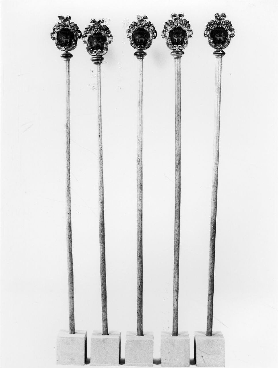 stemma dell'Arte della Lana (asta di insegna processionale, serie) - manifattura toscana (prima metà sec. XVIII)