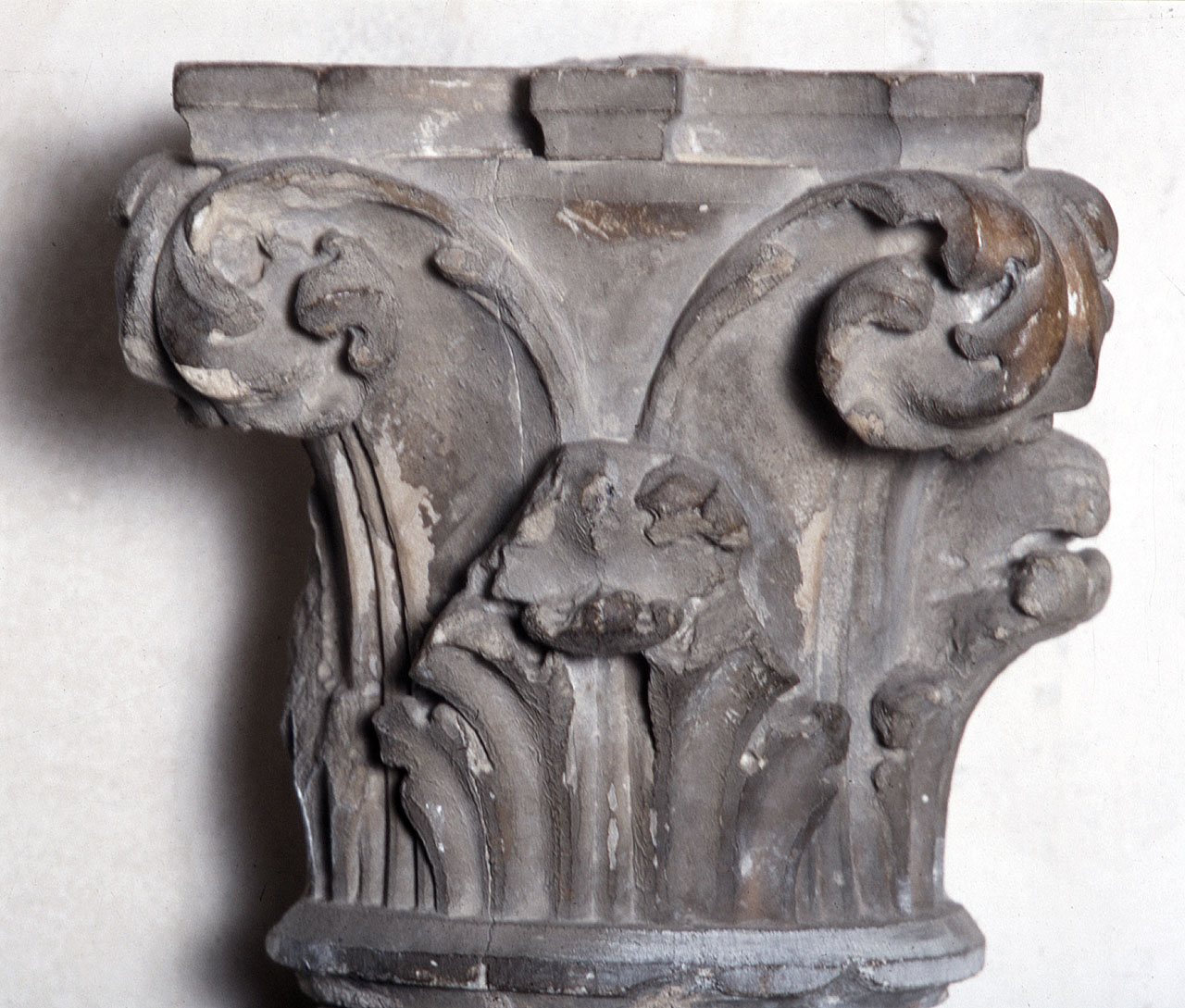 capitello corinzio - manifattura fiorentina (seconda metà sec. XIV)