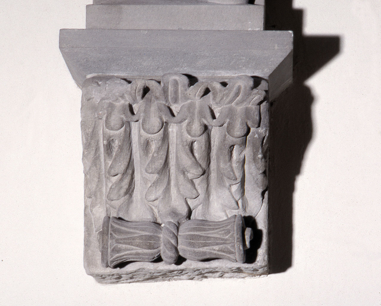 mensola - manifattura toscana (seconda metà sec. XIV)