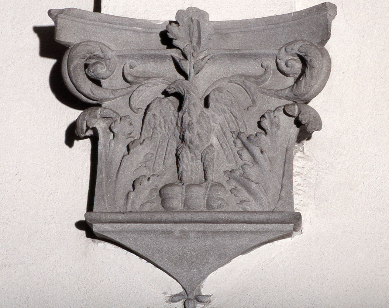 stemma dell'arte di Calimala (peduccio) - manifattura fiorentina (seconda metà sec. XV)