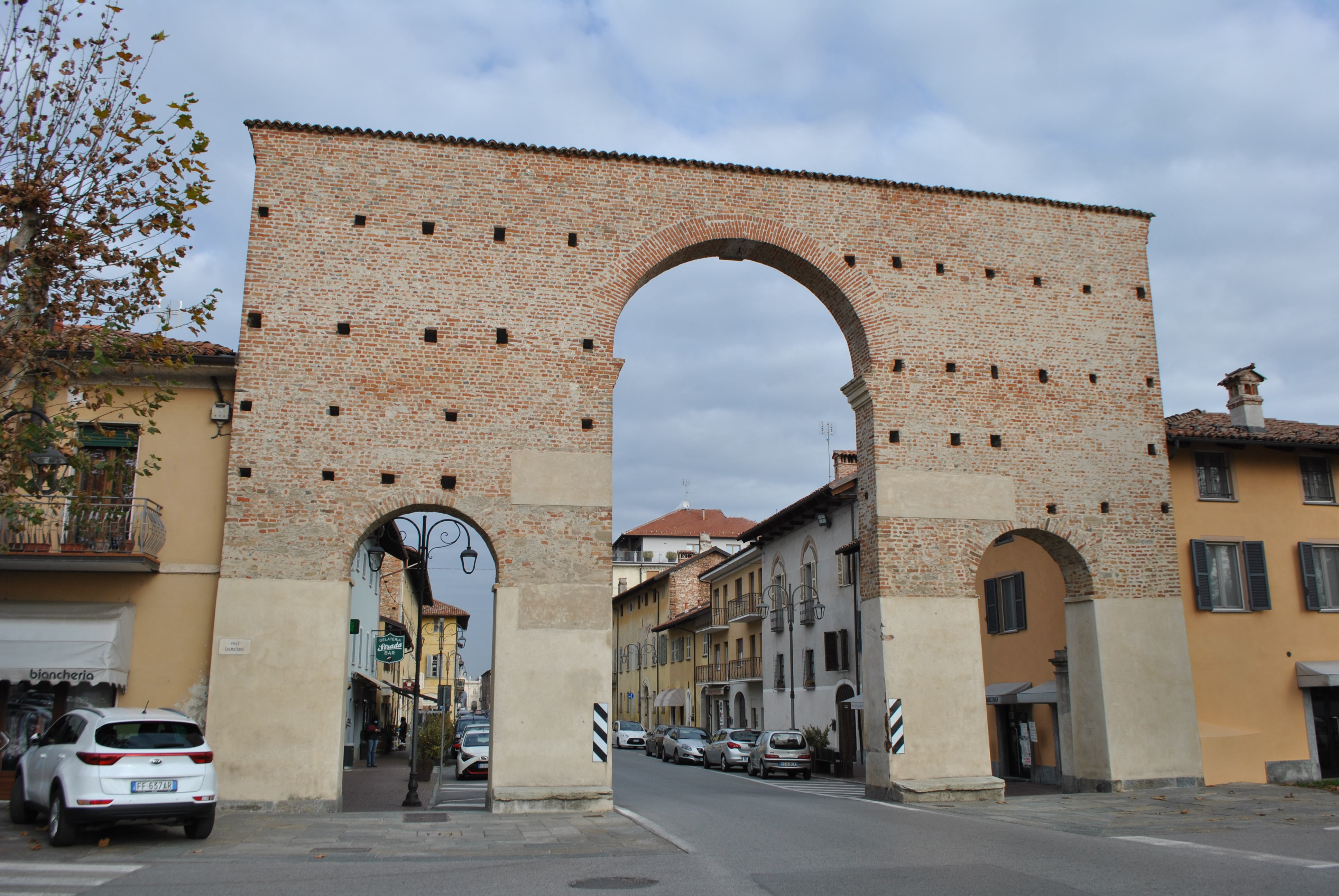 Arco di Porta Narzole (arco) - Cherasco (CN)  (XIX)