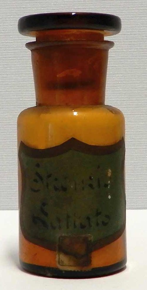 composto chimico di Farmacia e Laboratorio chimico farmaceutico Giovanni Parenti Siena (inizio XX)