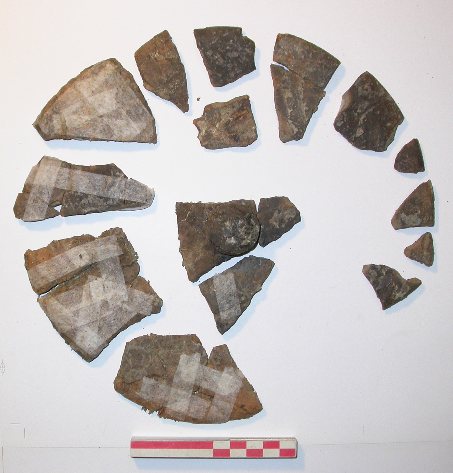 SINGOLO OGGETTO/ piatto, PERIODIZZAZIONI/ Protostoria/ Eta' del Ferro/ Prima eta' del Ferro