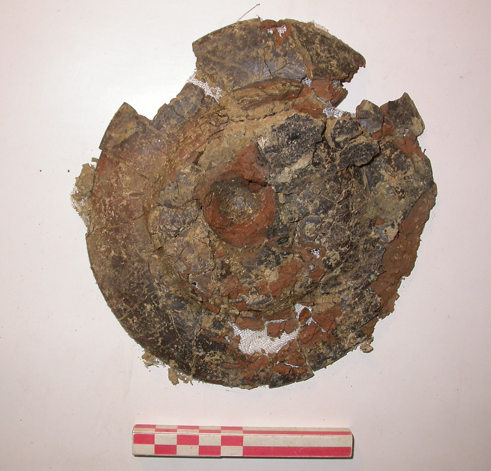 SINGOLO OGGETTO/ piatto, PERIODIZZAZIONI/ Protostoria/ Eta' del Ferro/ Prima eta' del Ferro