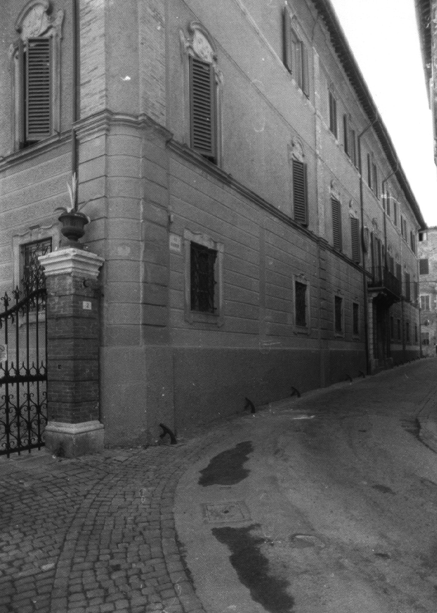 Palazzo Bruschi (palazzo, gentilizio) - Pergola (PU) 