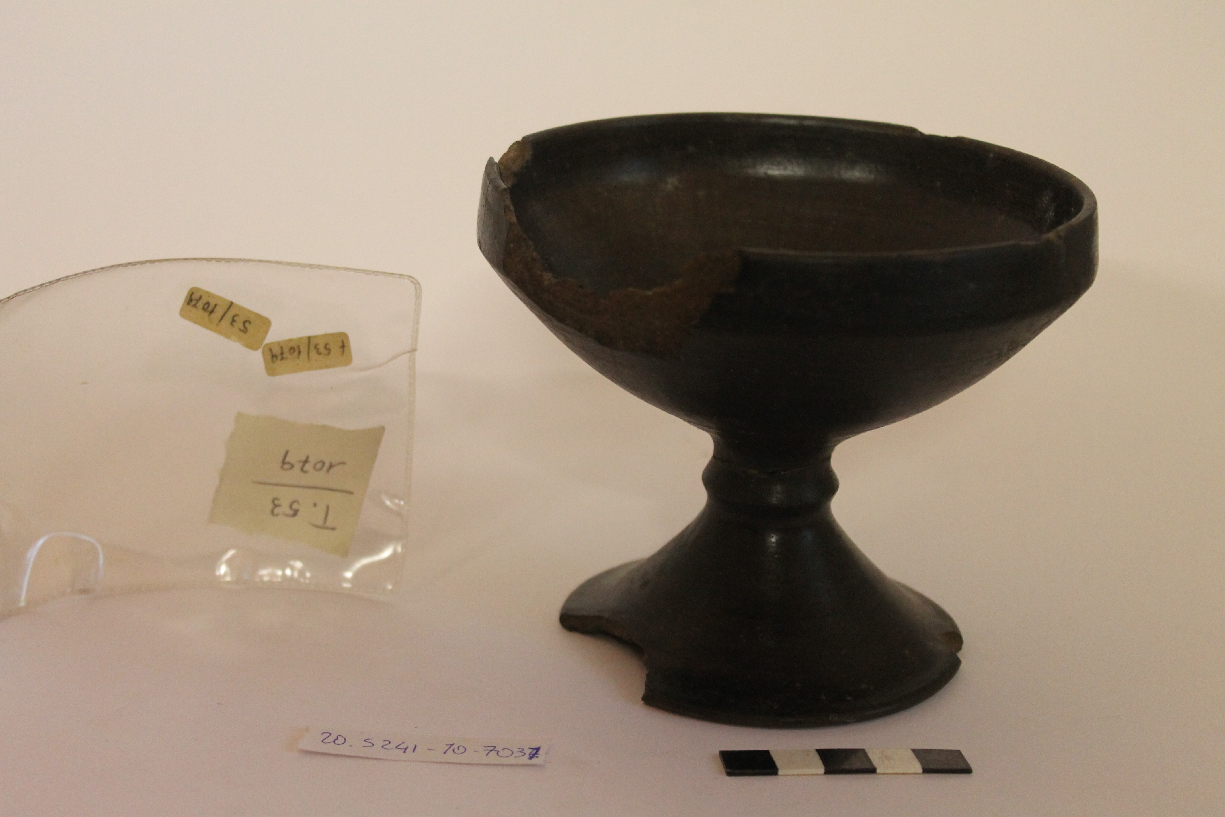 SINGOLO OGGETTO/ scodella, SECOLI/ VI a.C