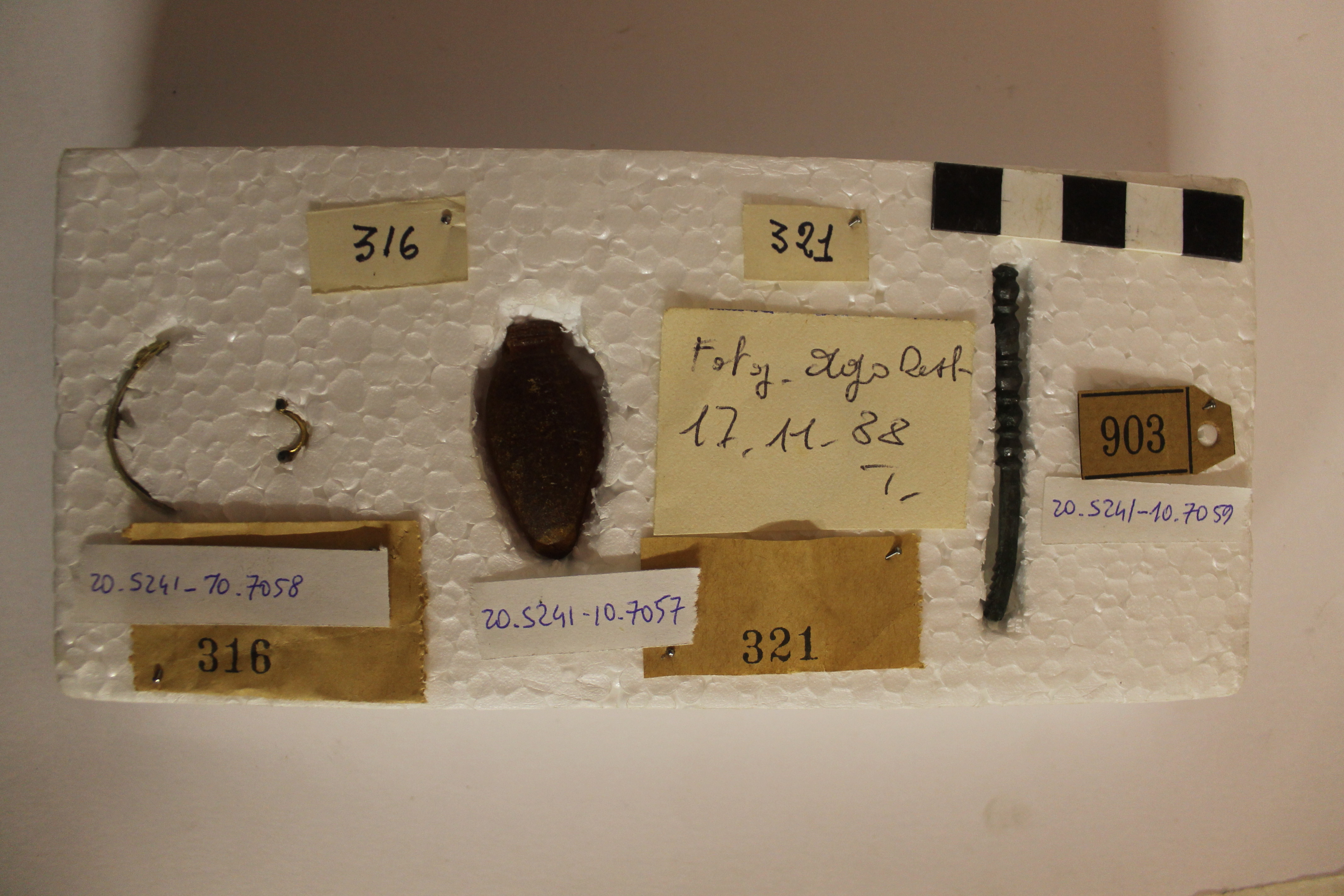 SINGOLO OGGETTO/ anello, SECOLI/ IV a.C