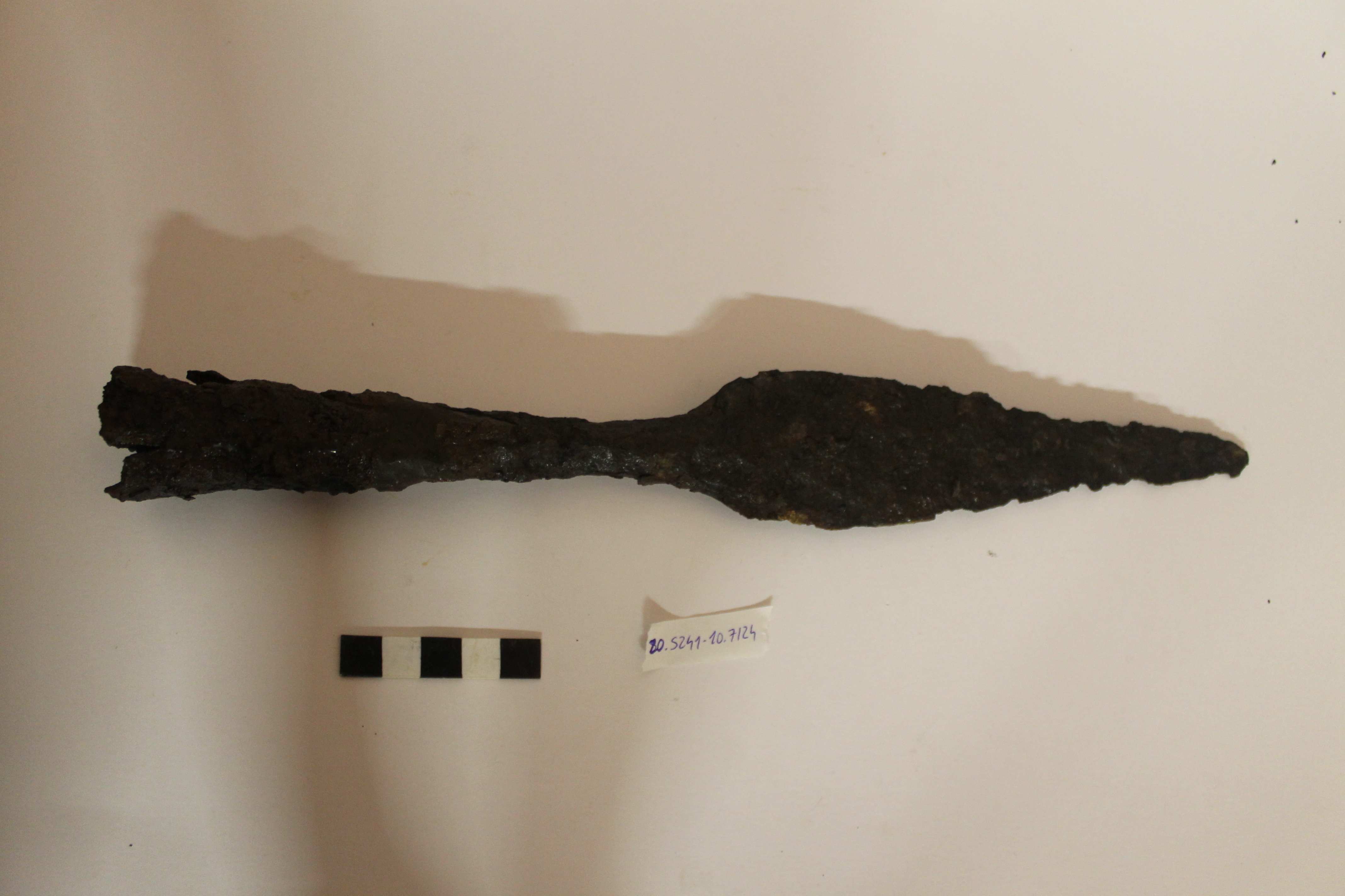 SINGOLO OGGETTO/ lancia, SECOLI/ VI a.C