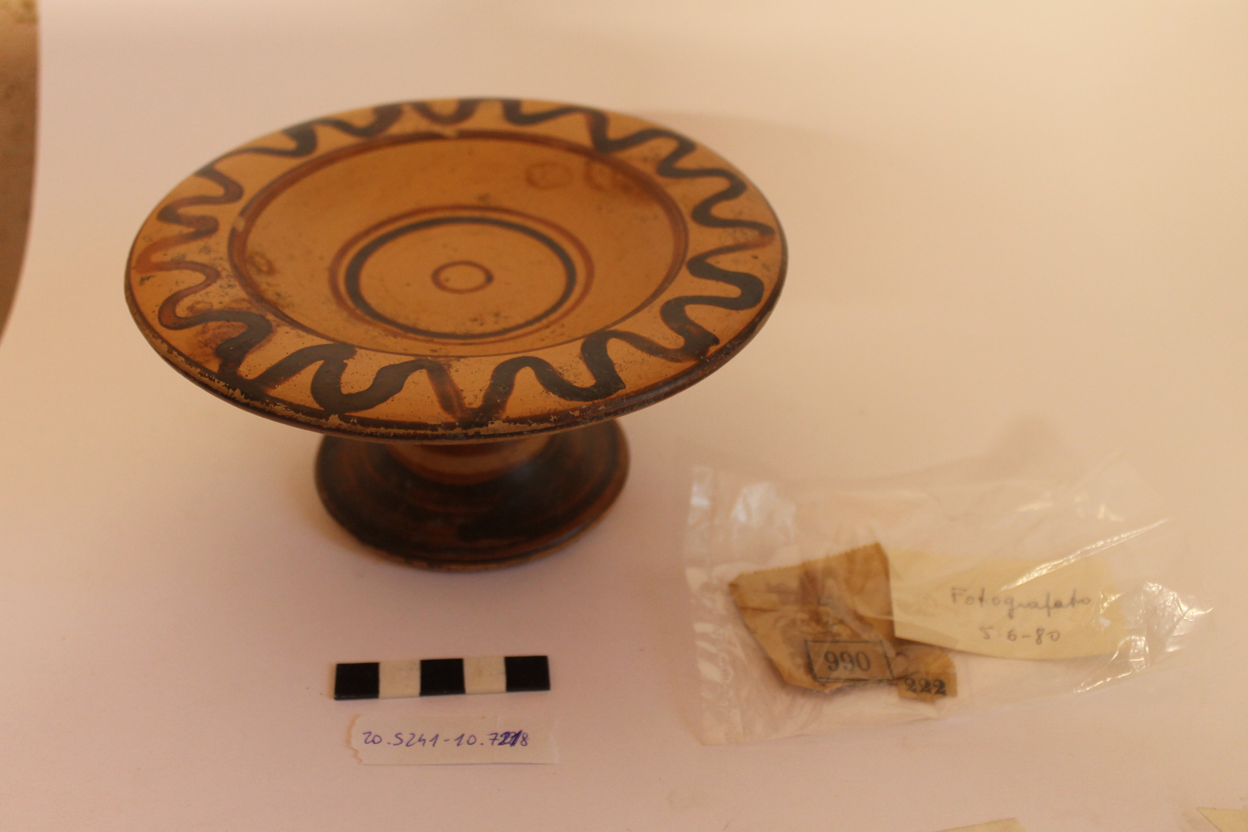 SINGOLO OGGETTO/ piatto, SECOLI/ VI a.C