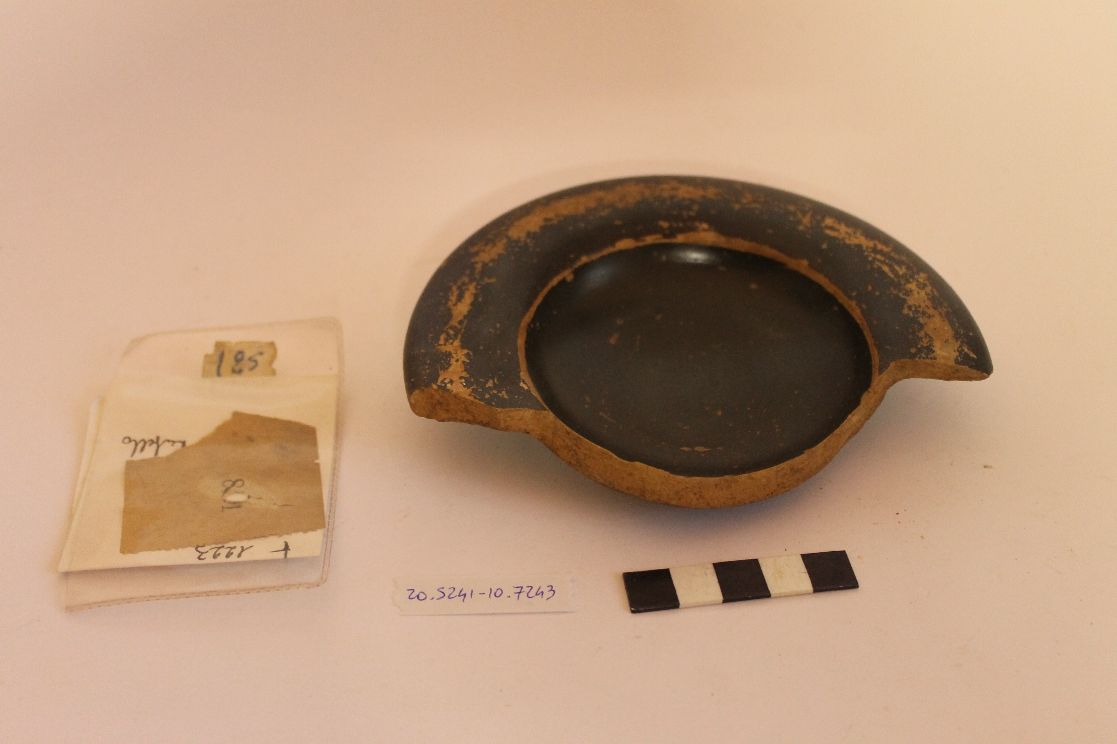 SINGOLO OGGETTO/ piatto, SECOLI/ IV a.C